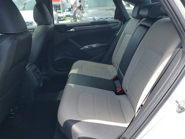 Used 2021 Volkswagen Passat 2.0T R-Line image 7