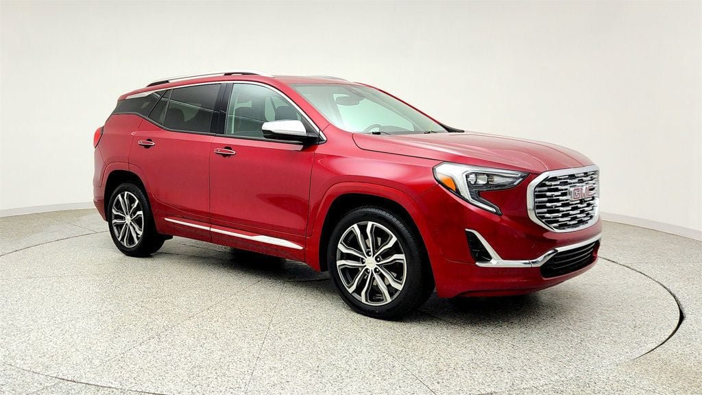 Used 2020 GMC Terrain Denali w/ Denali Premium Package FWD image 3