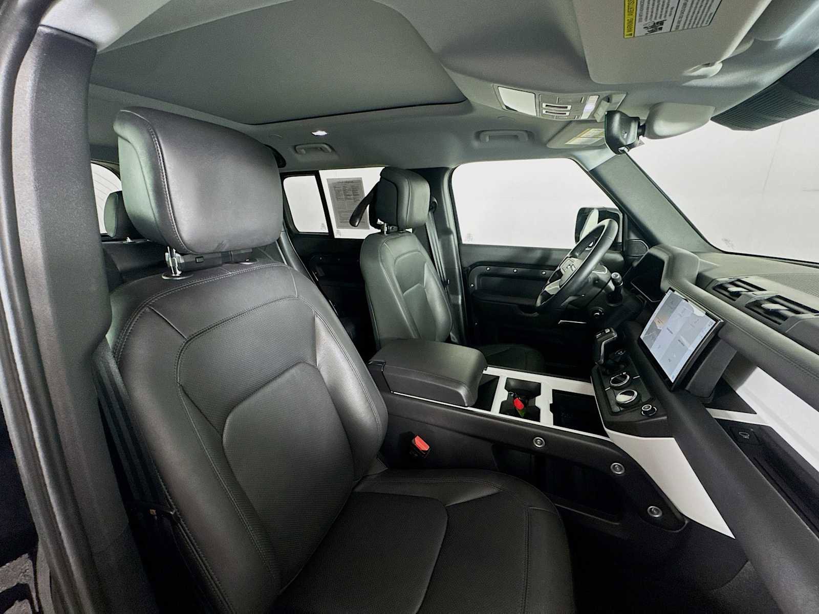 Used 2025 Land Rover Defender 110 S image 30