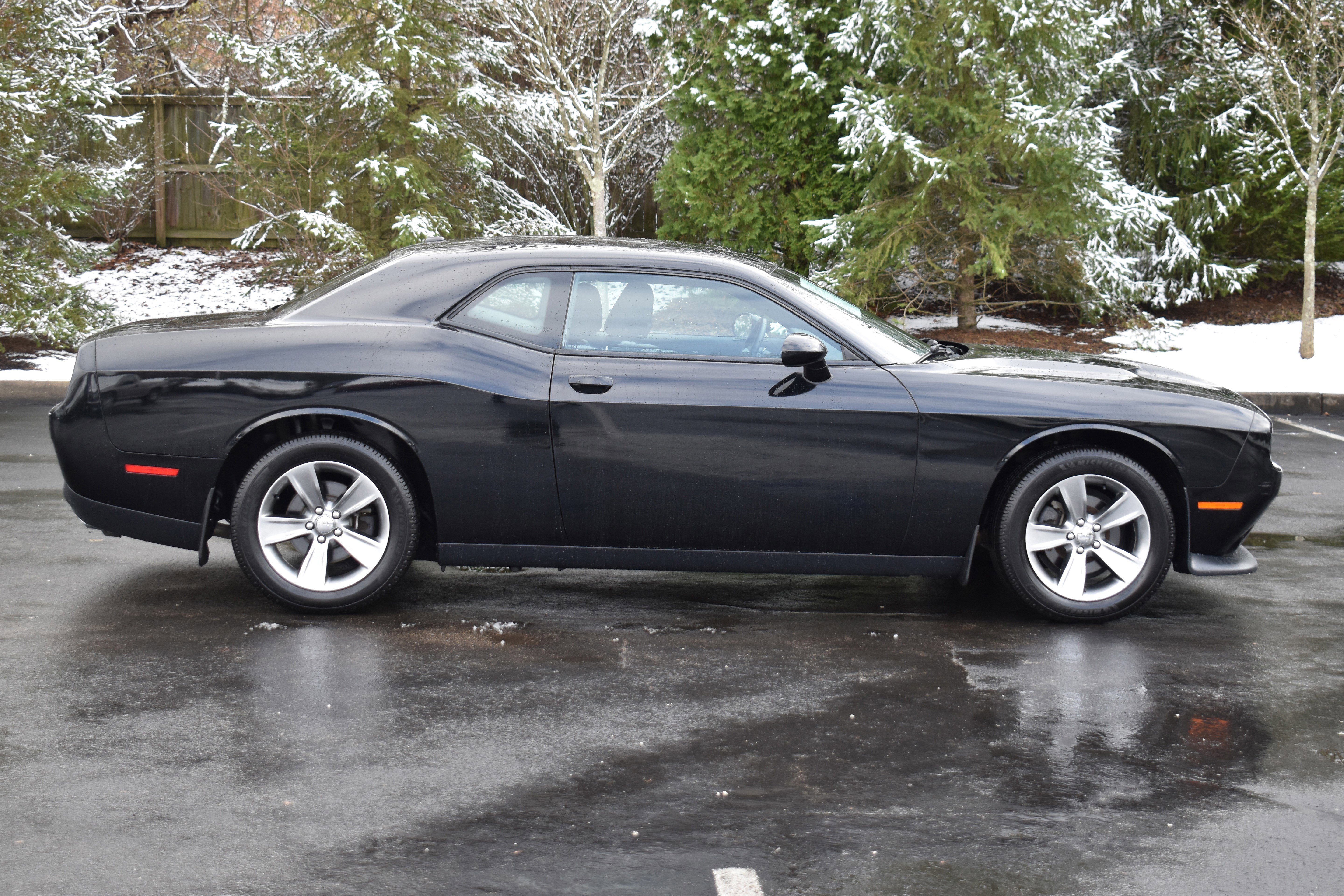 Used 2015 Dodge Challenger SXT image 30