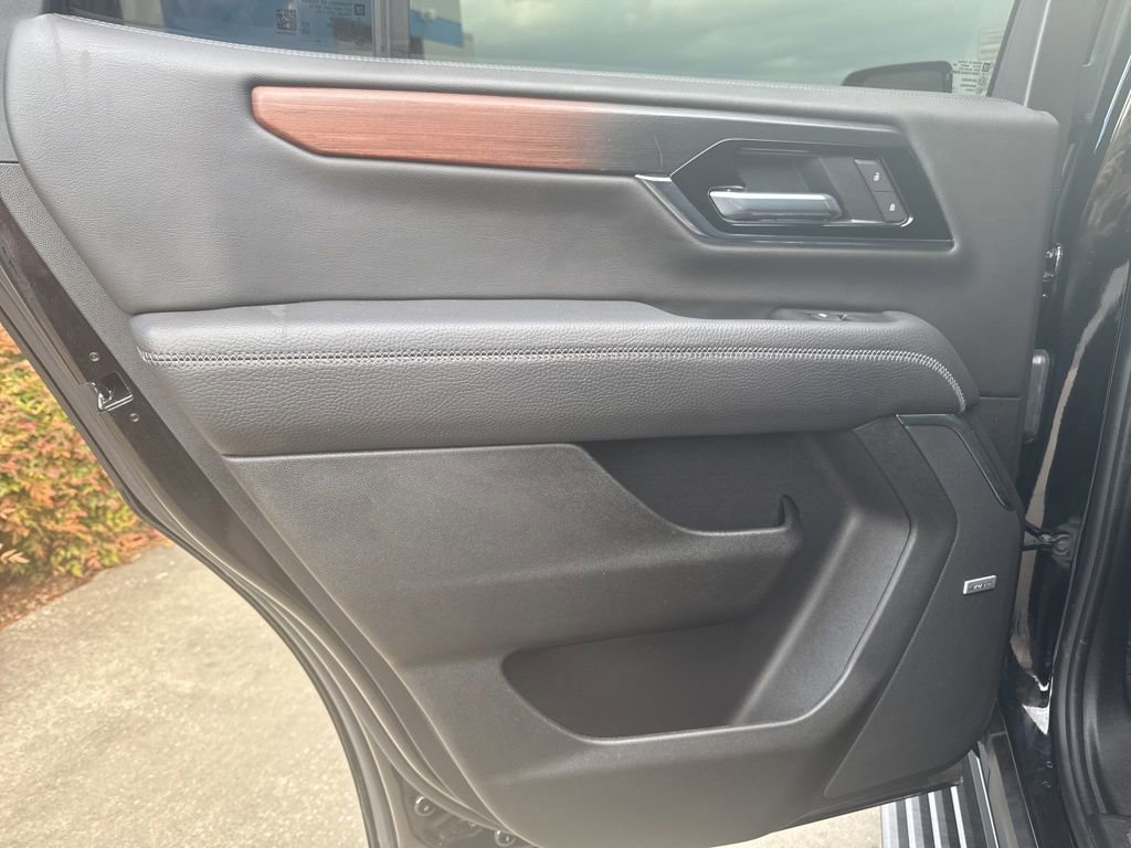 Used 2026 GMC Yukon Denali w/ Sun & Power Step Package image 16