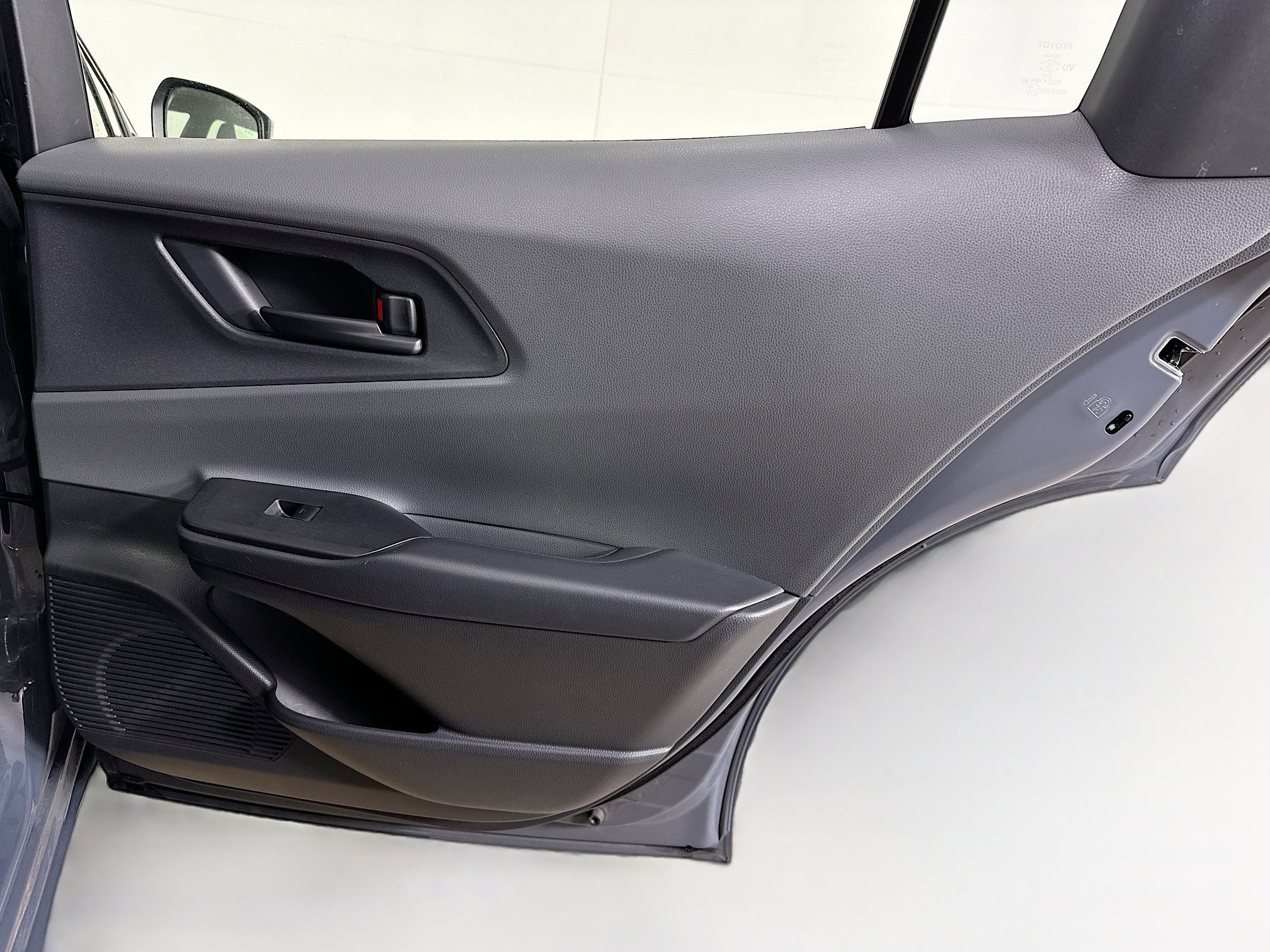 Used 2024 Toyota Prius LE image 28