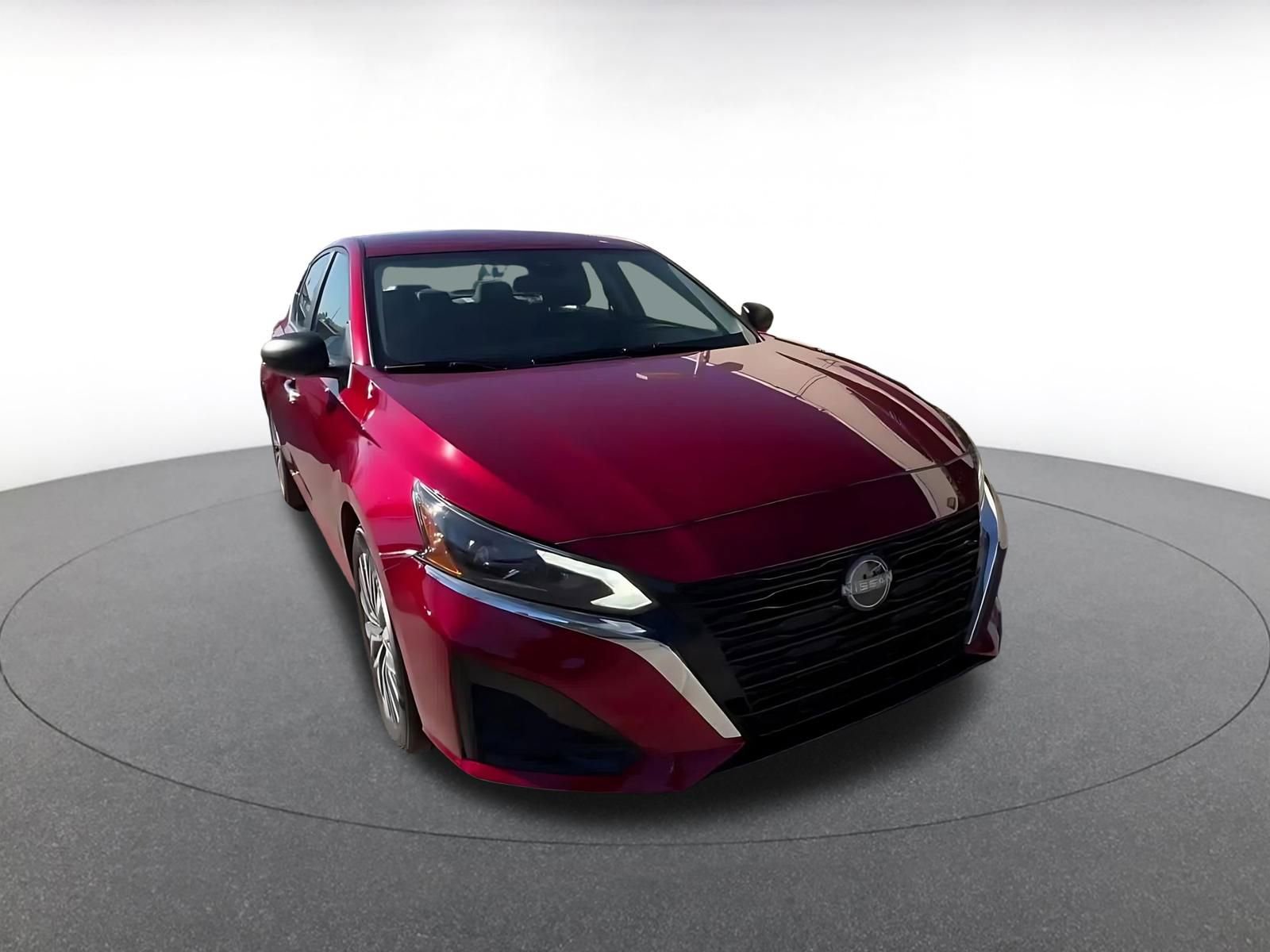 Used 2025 Nissan Altima 2.5 SV image 3