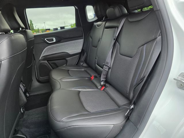 Used 2025 Jeep Compass Latitude AWD/4WD image 16