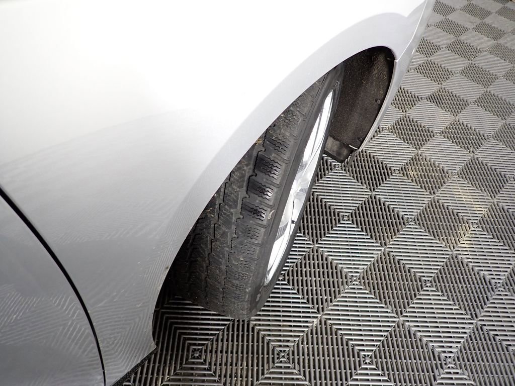 Used 2018 Chevrolet Volt Premier w/ Driver Confidence Package image 34