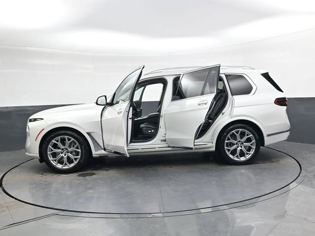 Used 2023 BMW X7 xDrive40i w/ Premium Package image 36