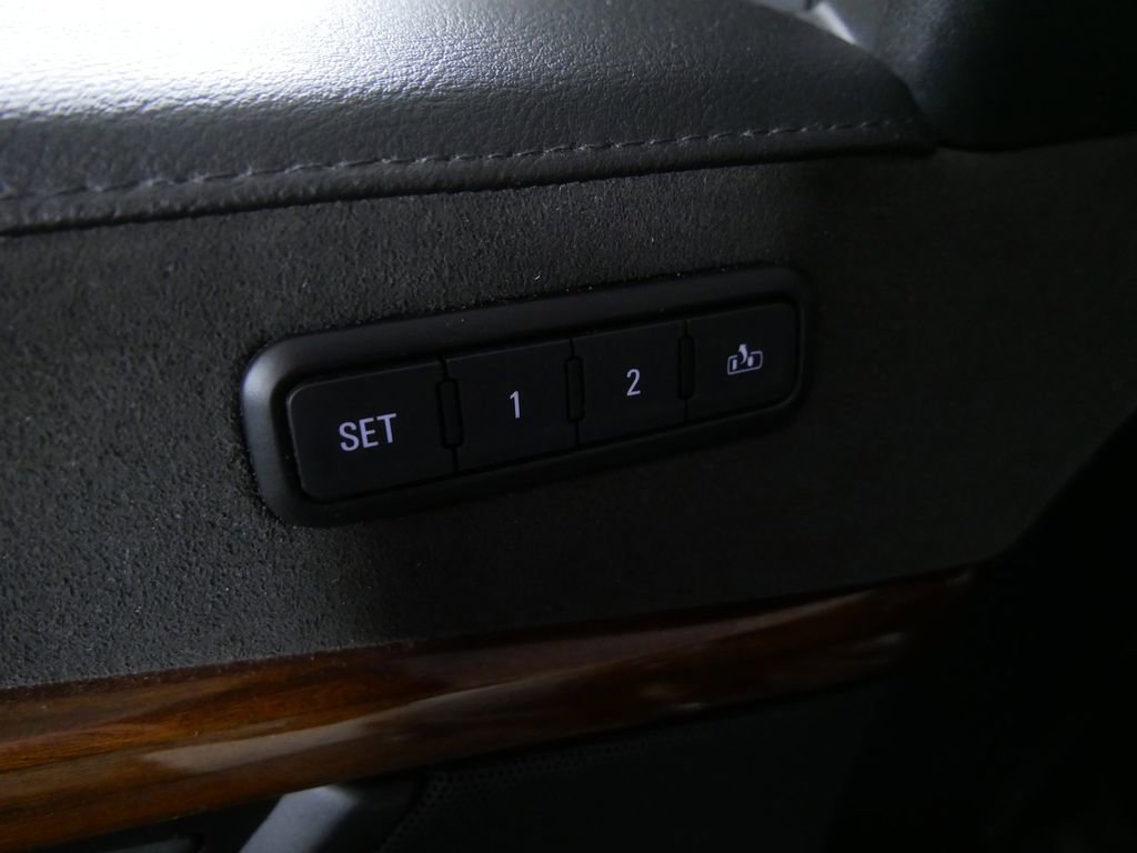 Used 2018 Cadillac Escalade ESV Luxury AWD/4WD image 16