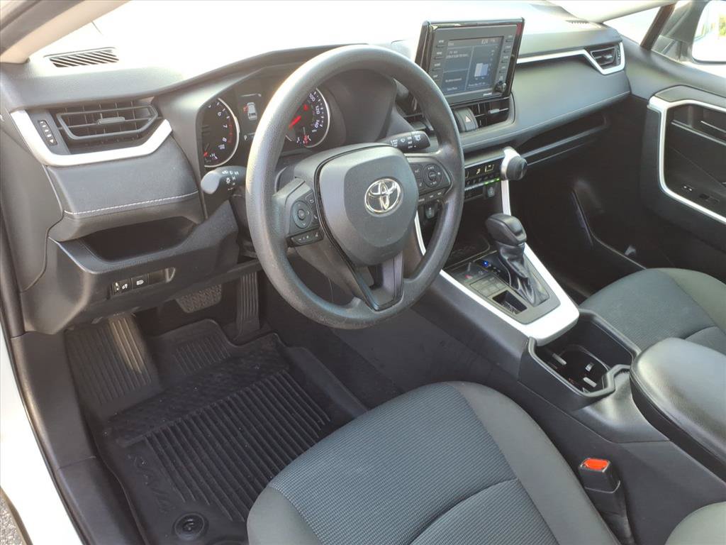 Used 2022 Toyota RAV4 LE AWD/4WD image 6