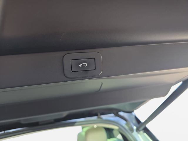 Certified 2024 Land Rover Range Rover SE image 13