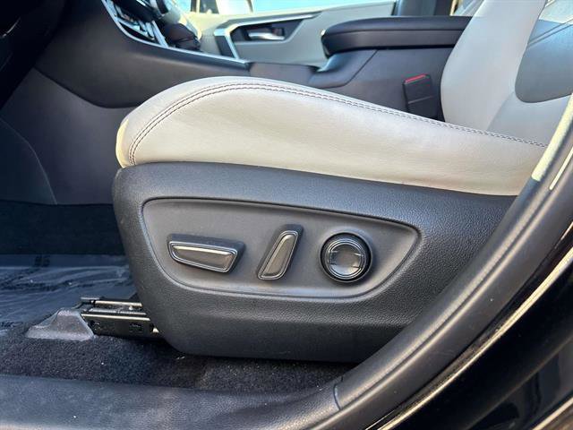 Used 2020 Toyota RAV4 XLE Premium image 32