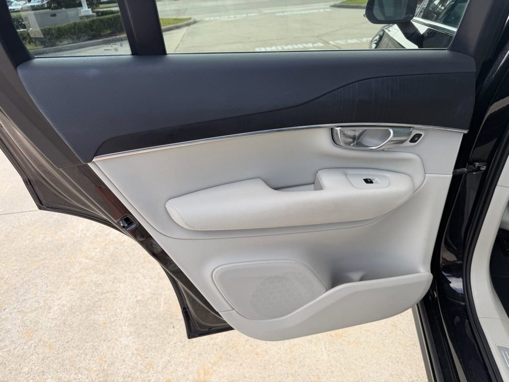 Used 2020 Volvo XC90 T6 Momentum image 14