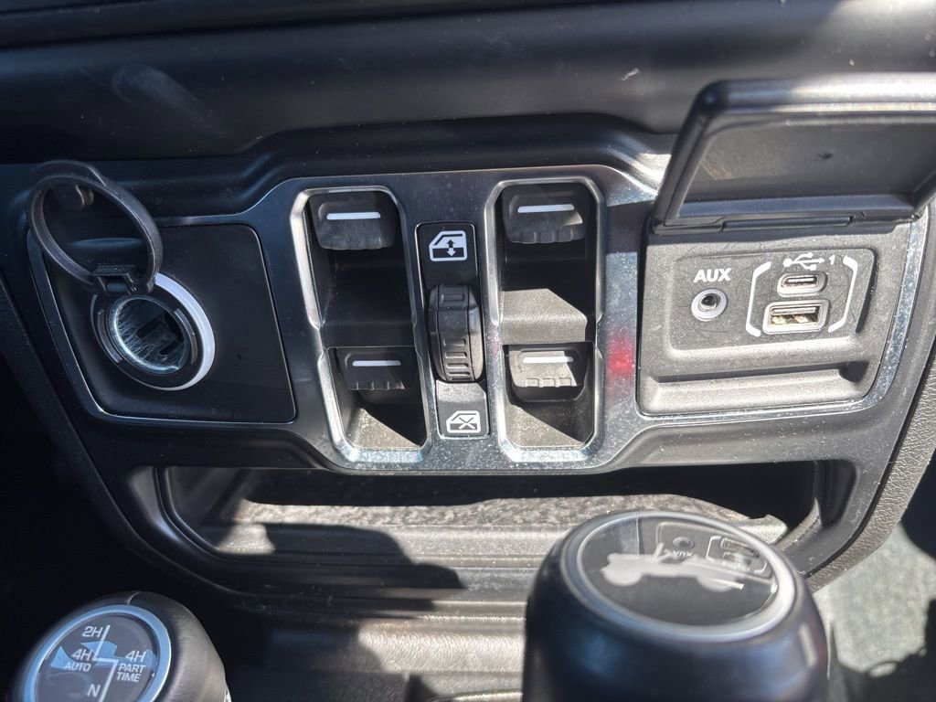 Used 2021 Jeep Wrangler Unlimited Sahara w/ Cold Weather Group AWD/4WD image 33