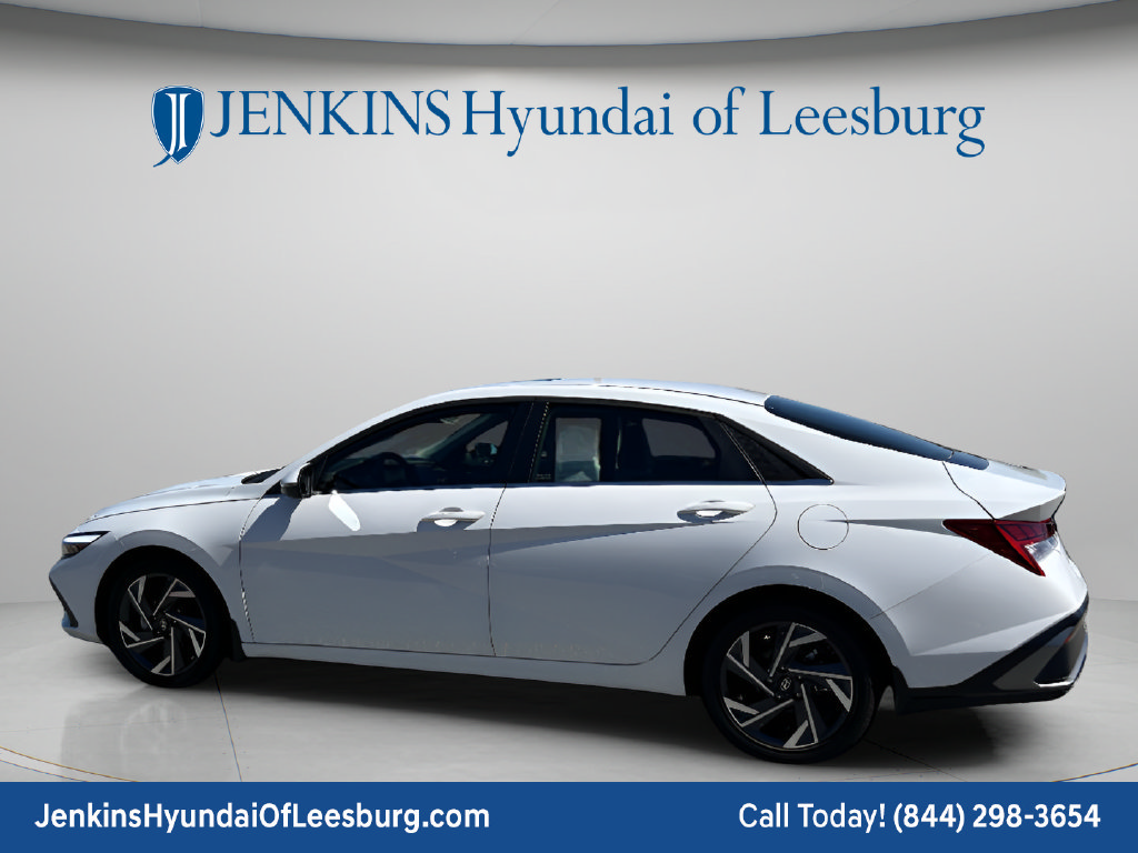 Certified 2025 Hyundai Elantra Limited FWD image 8
