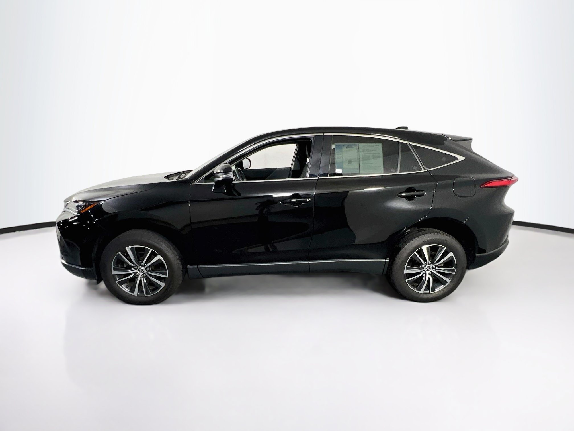 Used 2022 Toyota Venza LE AWD/4WD image 8
