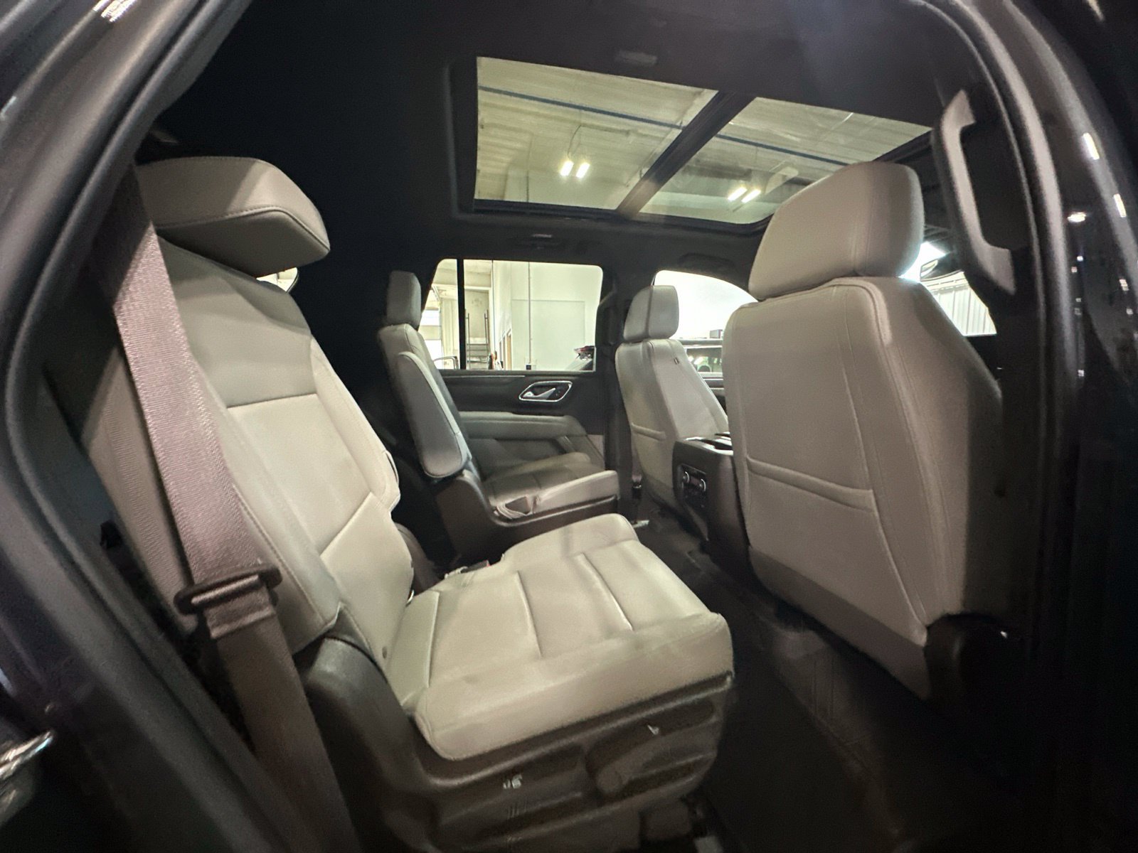 Used 2022 Chevrolet Tahoe Z71 w/ Z71 Off-Road Package AWD/4WD image 33