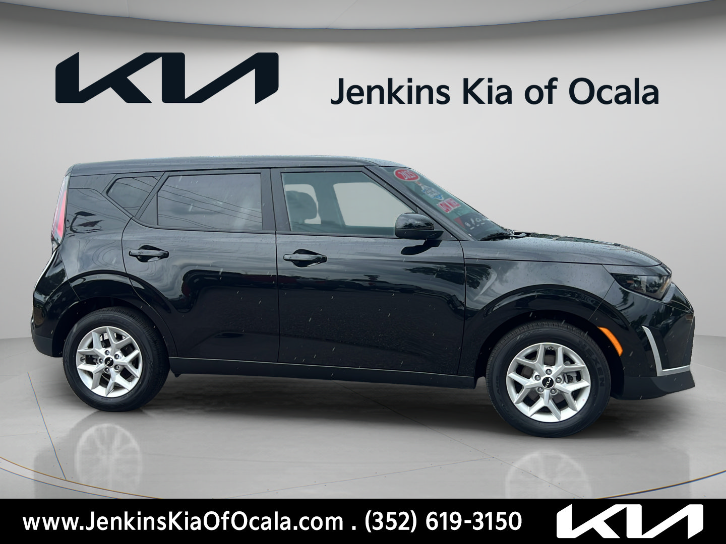 Certified 2025 Kia Soul LX w/ LX Technology Package FWD image 2