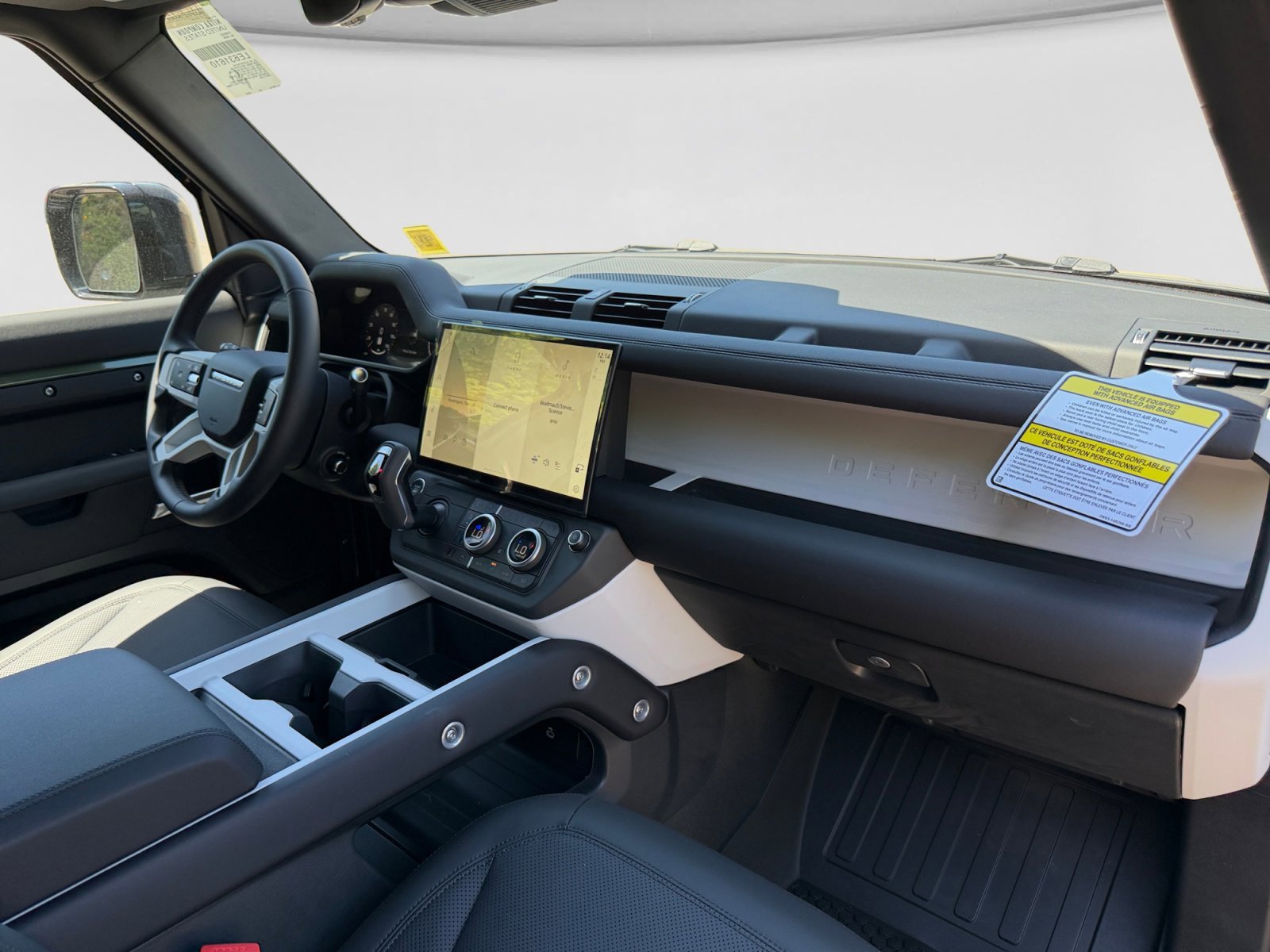 New 2026 Land Rover Defender 130 X-Dynamic SE AWD/4WD image 23