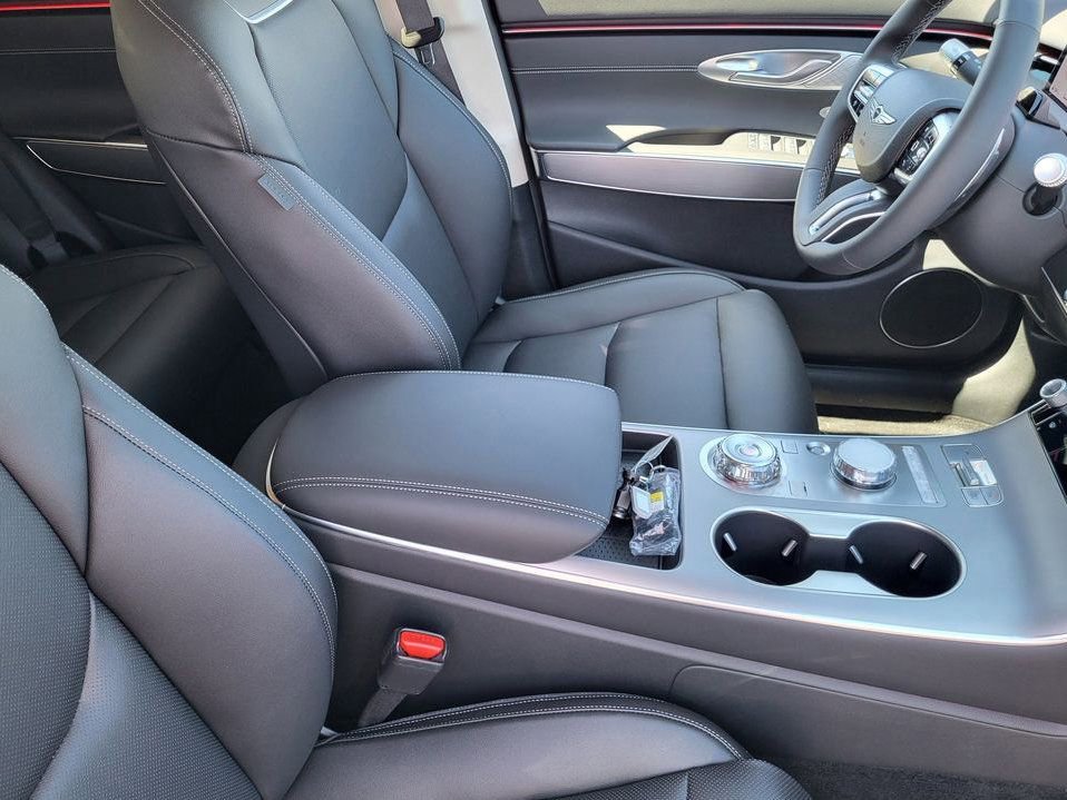 New 2026 Genesis GV70 2.5T Select AWD/4WD image 18