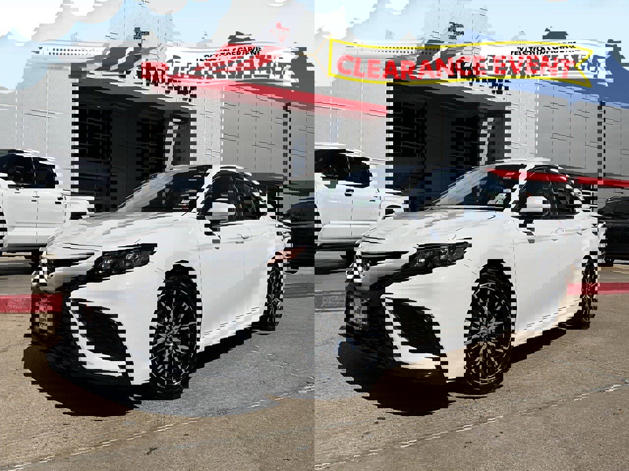 Used 2024 Toyota Camry SE image 1