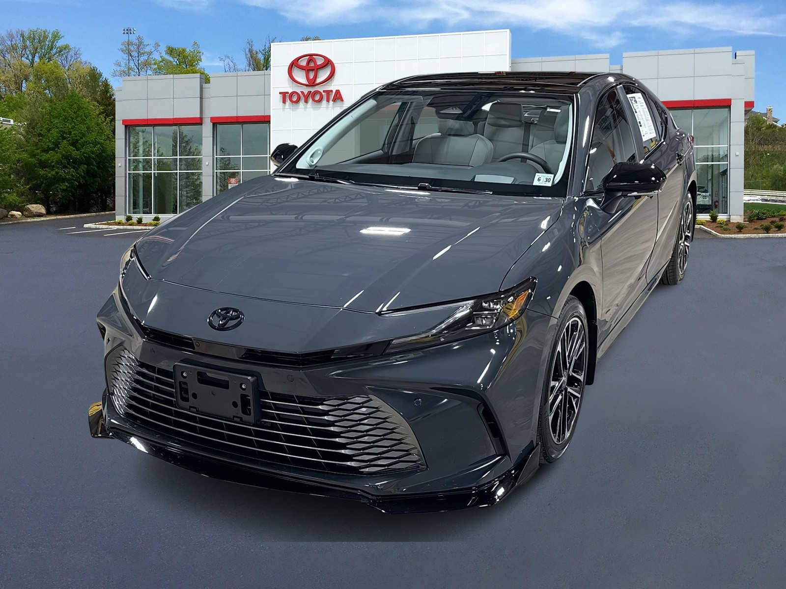 Used 2025 Toyota Camry XLE w/ Premium Plus Package image 1