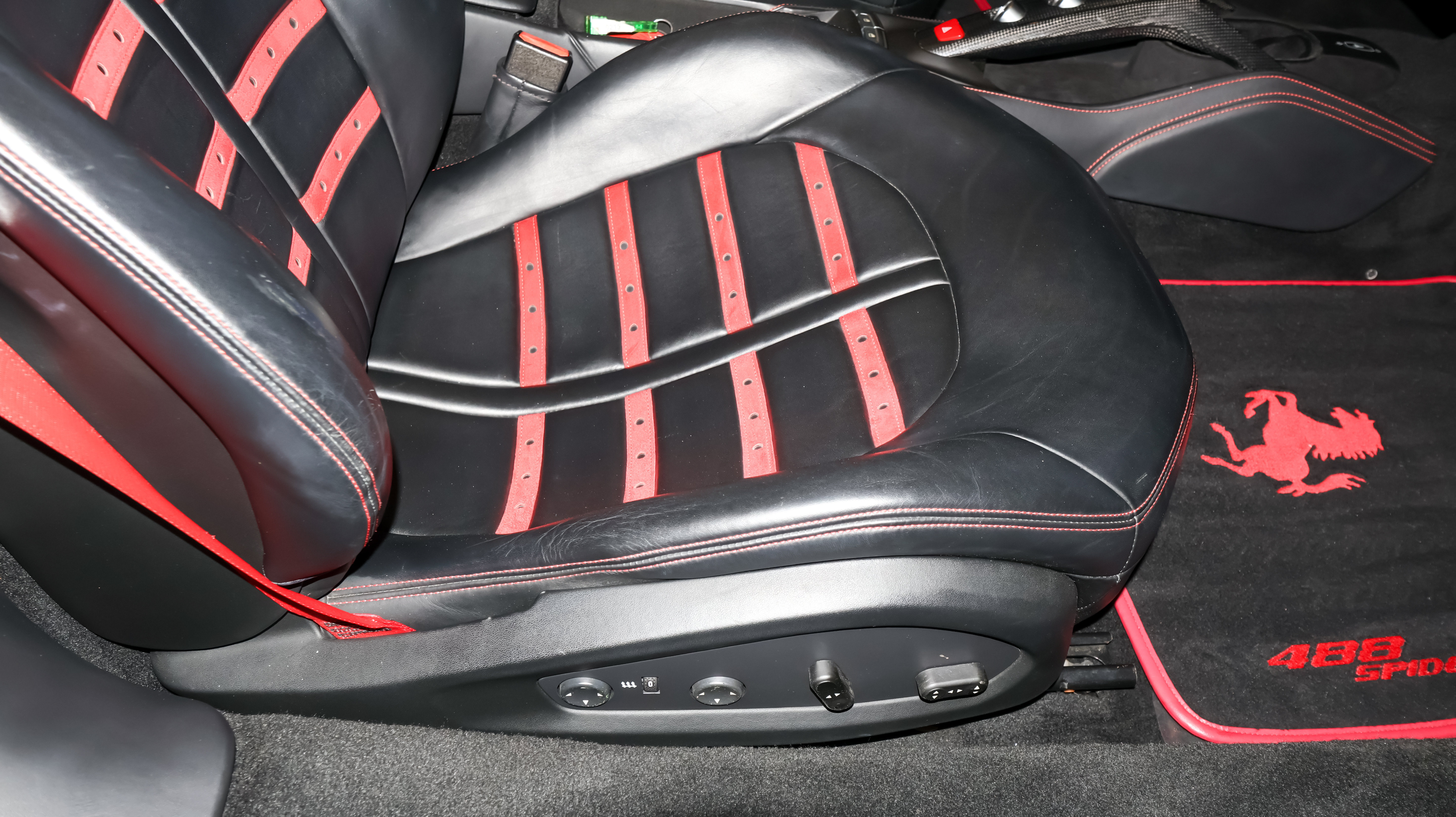 Used 2019 Ferrari 488 Spider RWD image 52
