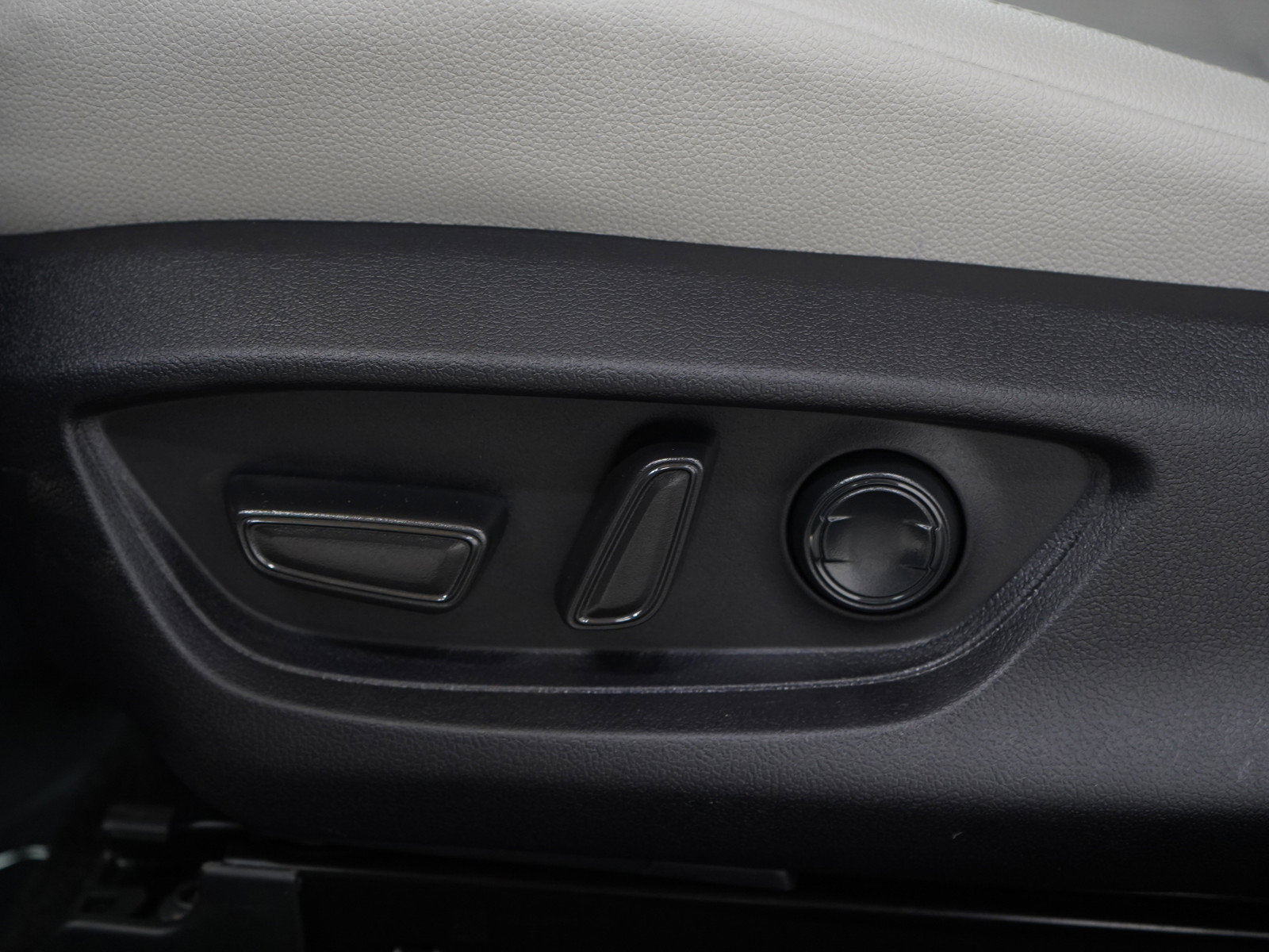 Used 2026 Toyota Camry XLE w/ Premium Plus Package image 27