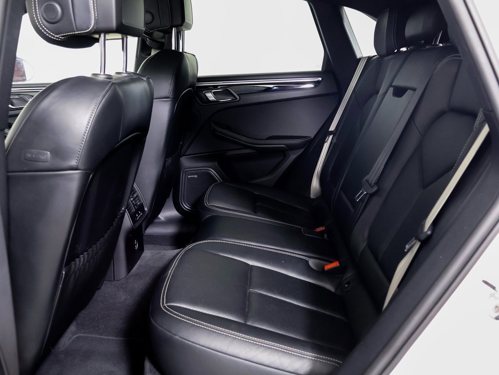 Certified 2024 Porsche Macan w/ Premium Plus Package image 9