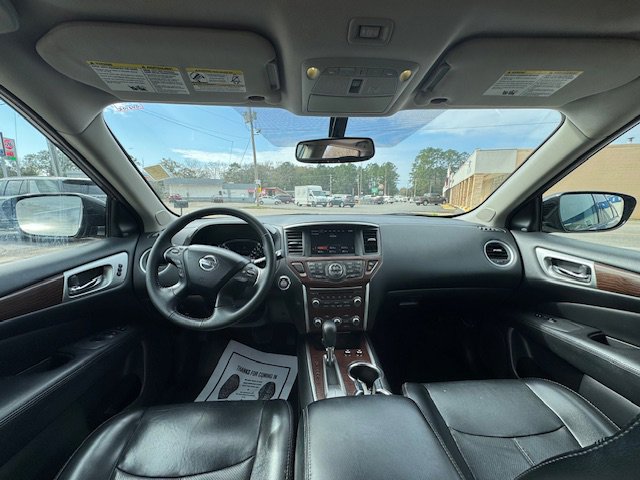 Used 2017 Nissan Pathfinder Platinum w/ Cargo Package image 12