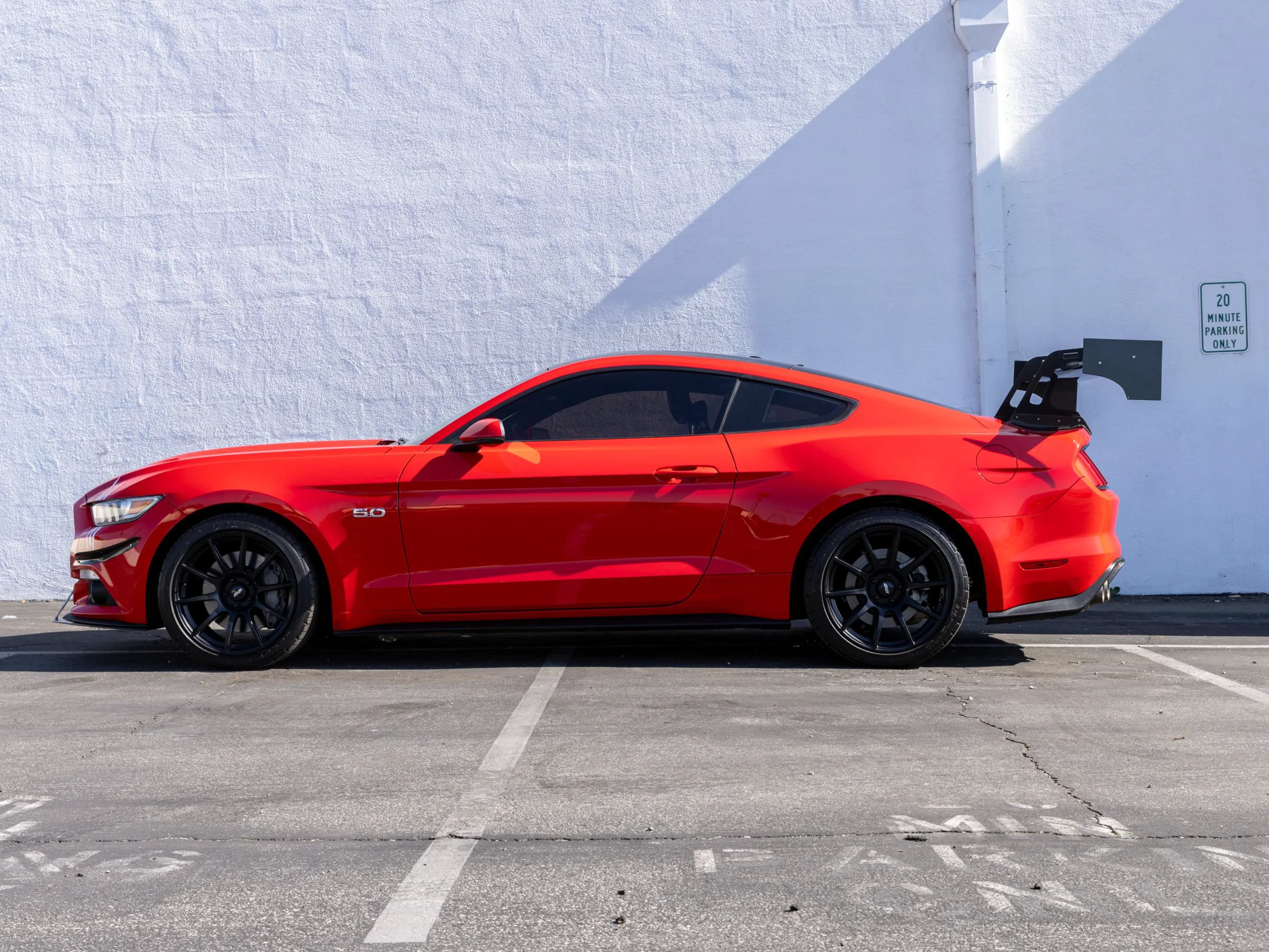 Used 2016 Ford Mustang GT Premium w/ Equipment Group 401A RWD image 4