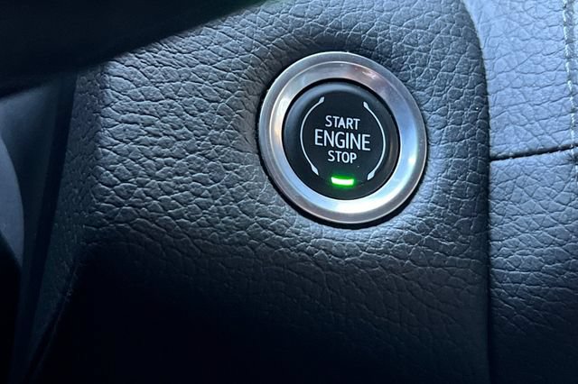 Used 2022 GMC Yukon Denali w/ Denali Premium Package AWD/4WD image 32