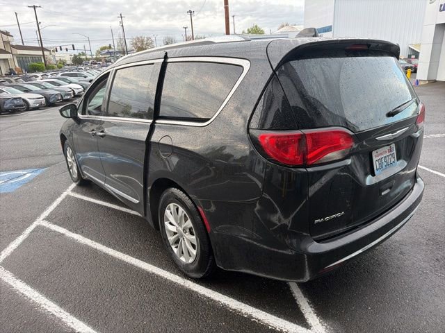 Used 2019 Chrysler Pacifica Touring-L image 6