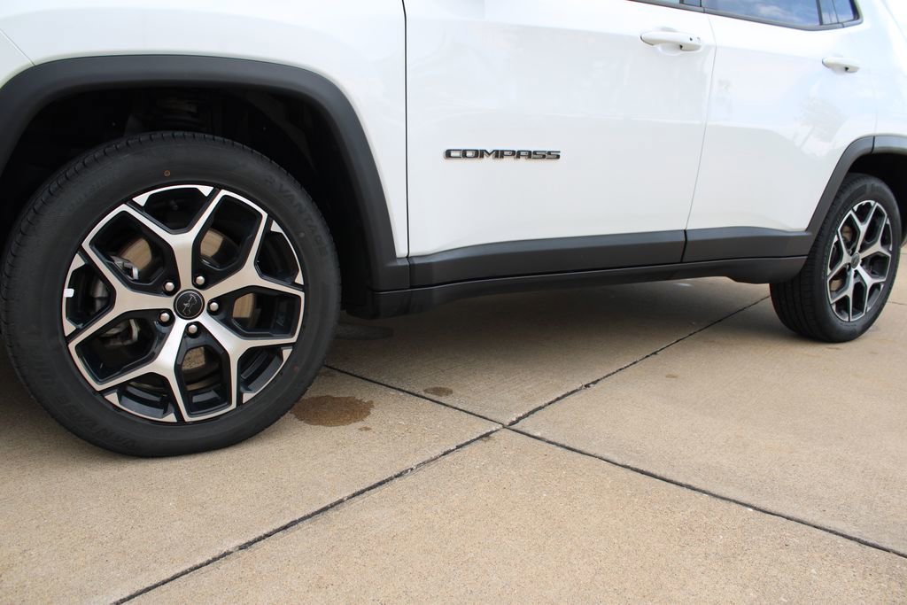 Used 2025 Jeep Compass Limited AWD/4WD image 10