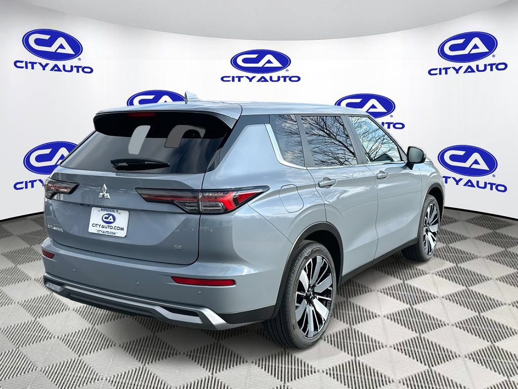 New 2026 Mitsubishi Outlander SE FWD image 3