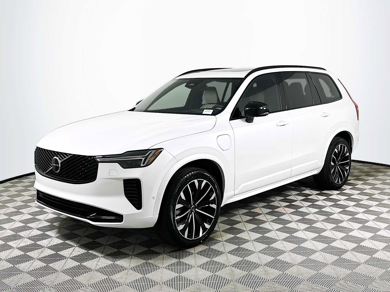 New 2026 Volvo XC90 T8 Ultra w/ Protection Package Premier AWD/4WD image 3