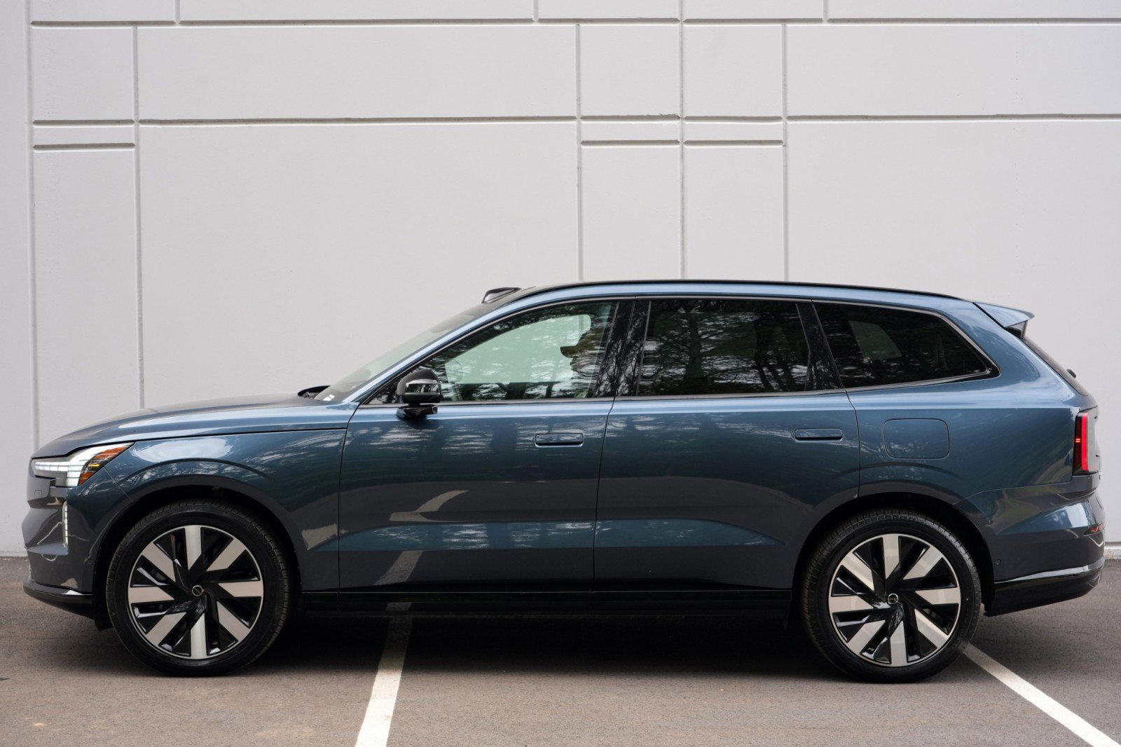Used 2025 Volvo EX90 Plus AWD/4WD image 49