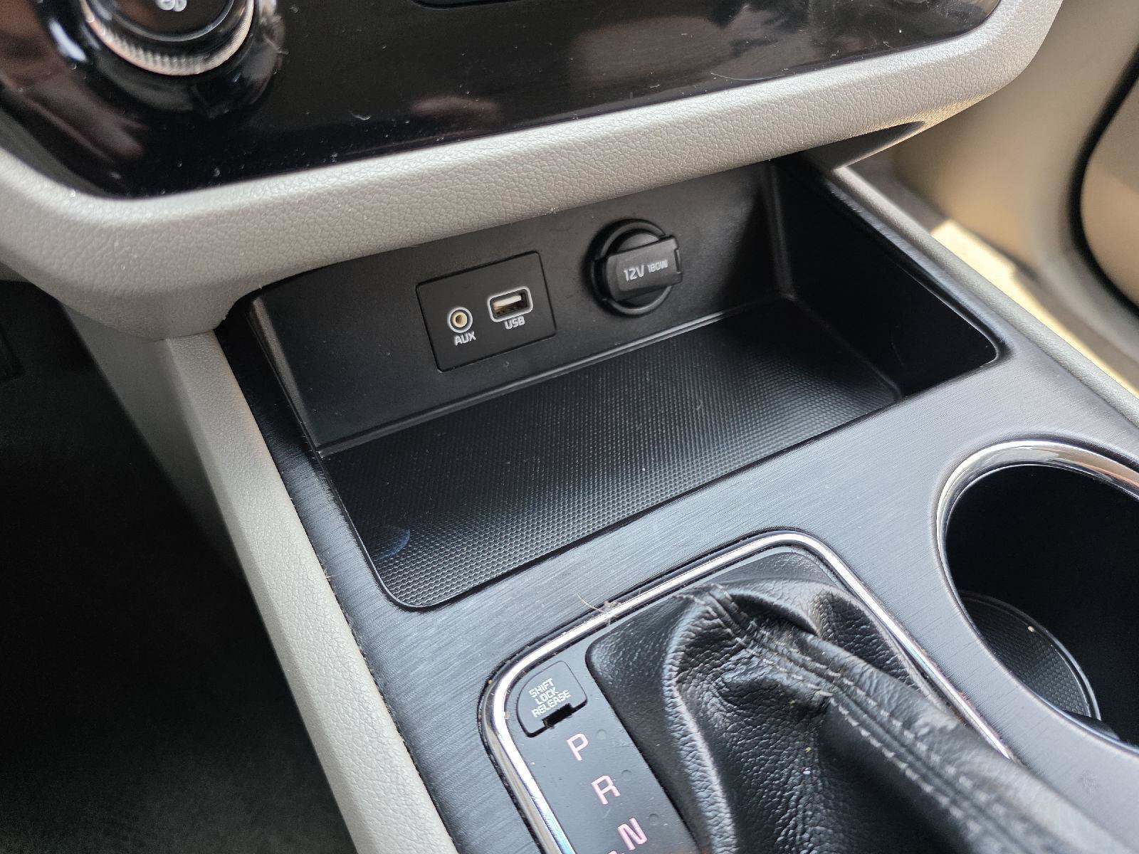 Used 2019 Kia Sedona LX FWD image 17