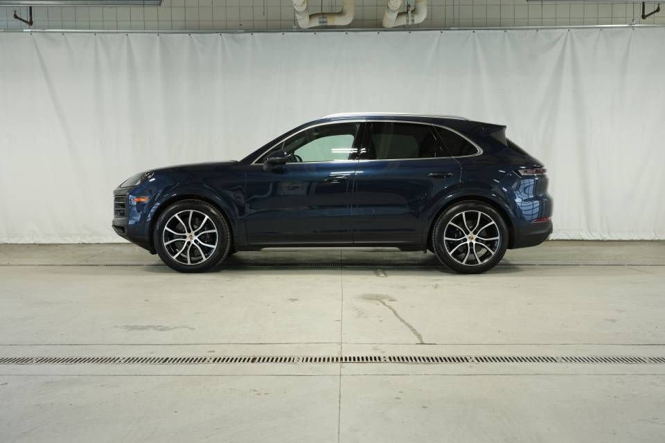 Certified 2025 Porsche Cayenne S AWD/4WD image 2