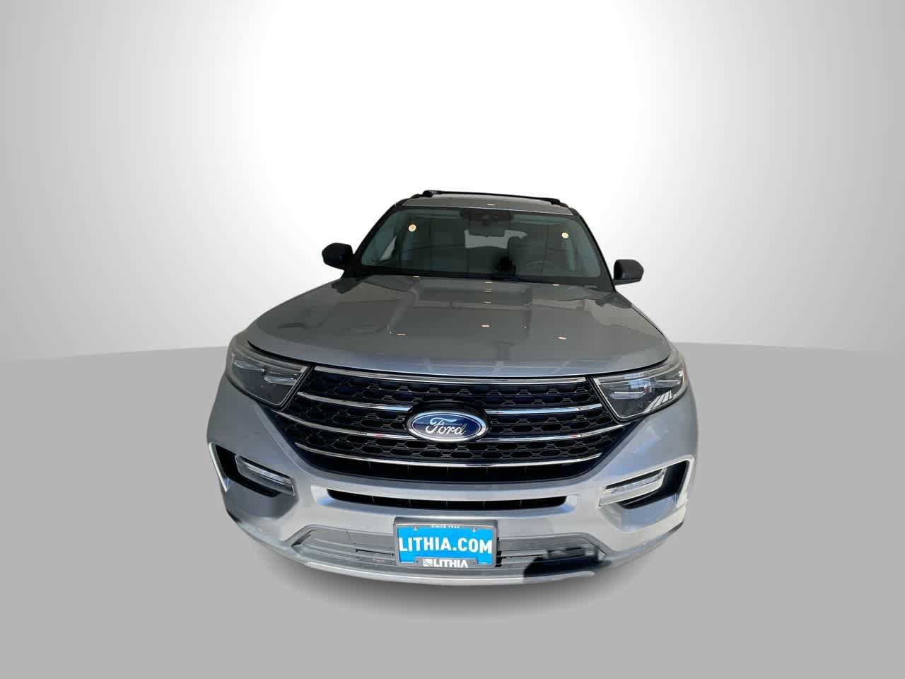 Used 2022 Ford Explorer XLT w/ Equipment Group 202A AWD/4WD image 3