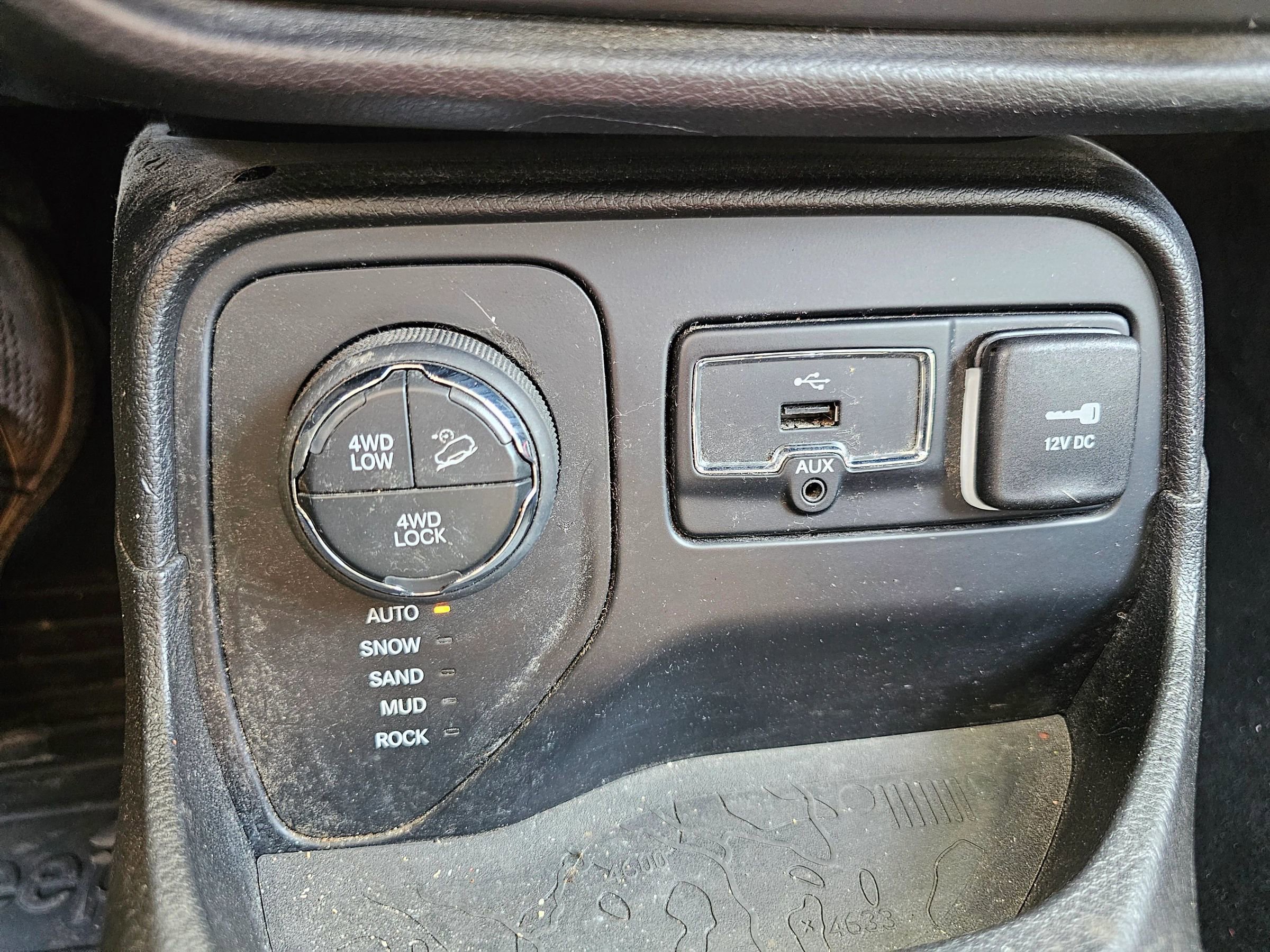 Used 2016 Jeep Renegade Trailhawk w/ Premium Trailhawk Package image 13