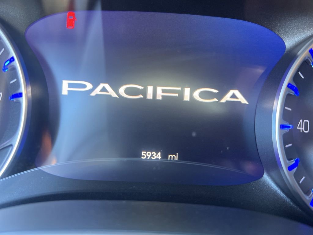 Used 2023 Chrysler Pacifica Pinnacle w/ Trailer Tow Group image 14