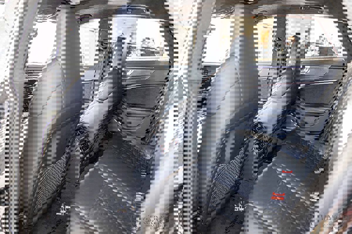 Used 2023 Audi RS 7 Sportback w/ Carbon Optic Package image 33