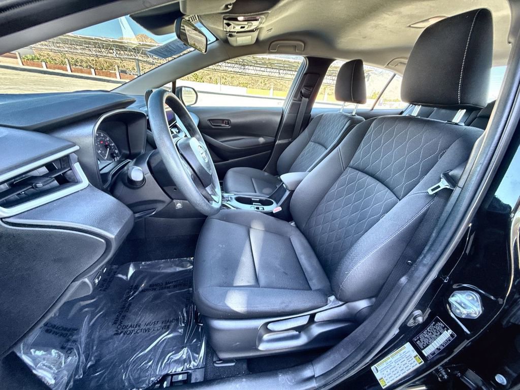 Used 2025 Toyota Corolla LE FWD image 9