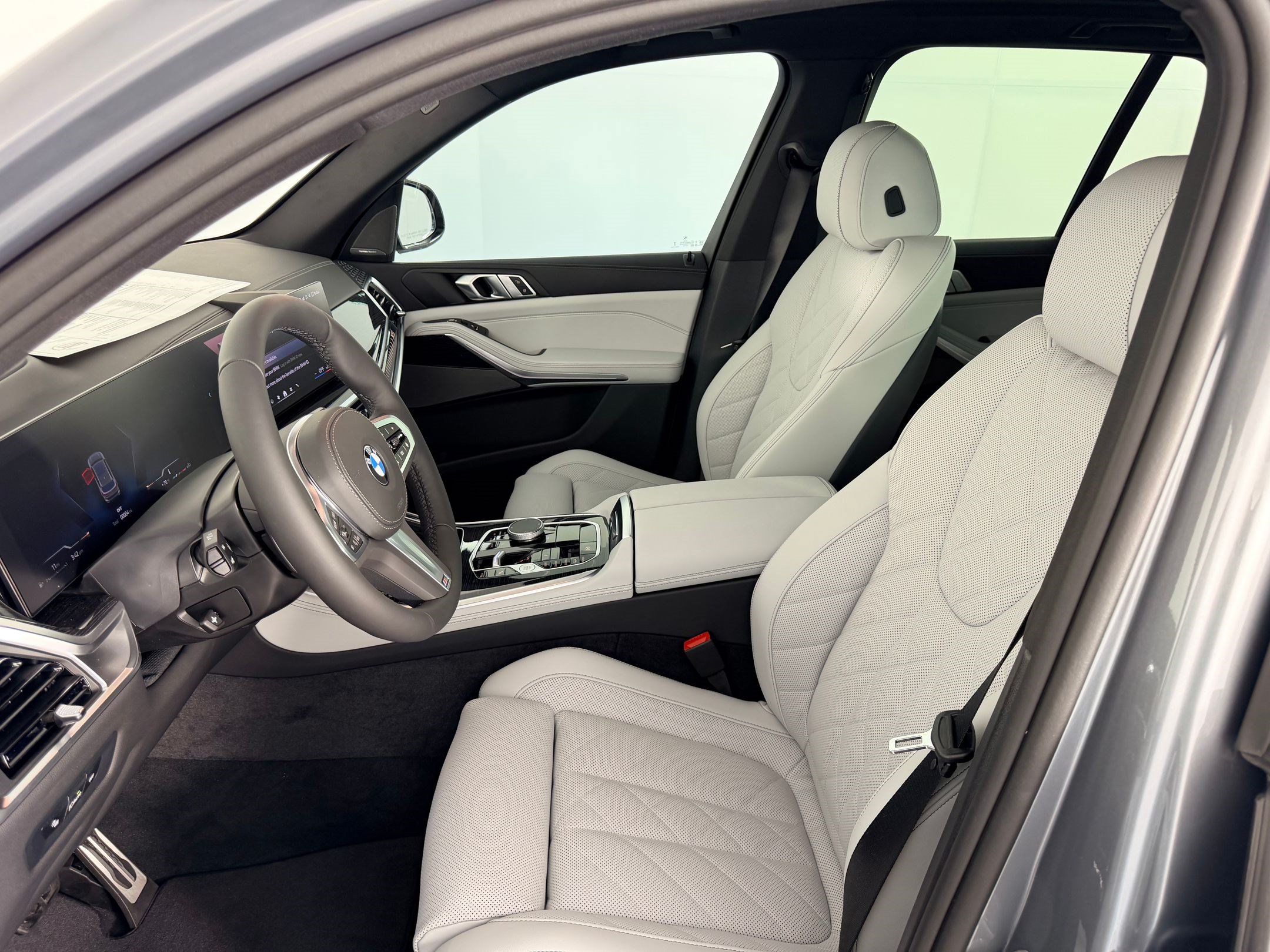 New 2026 BMW X5 xDrive40i w/ M Sport Package AWD/4WD image 5