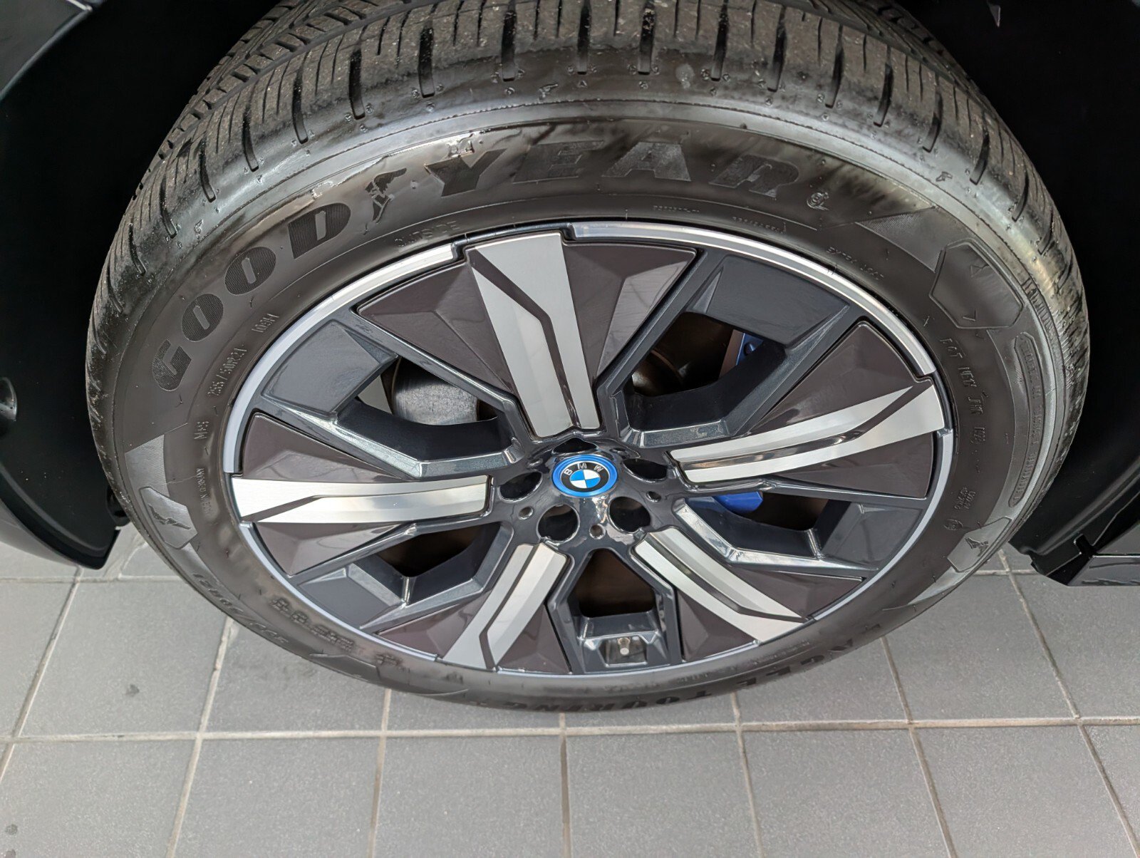 Certified 2024 BMW iX xDrive50 w/ Sport Package AWD/4WD image 9