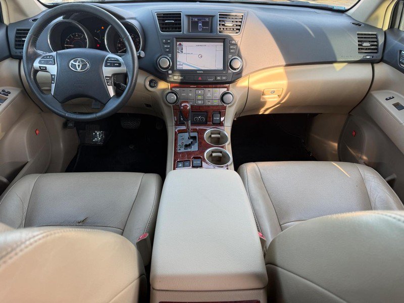 Used 2012 Toyota Highlander Limited w/ Tow Pkg AWD/4WD image 15