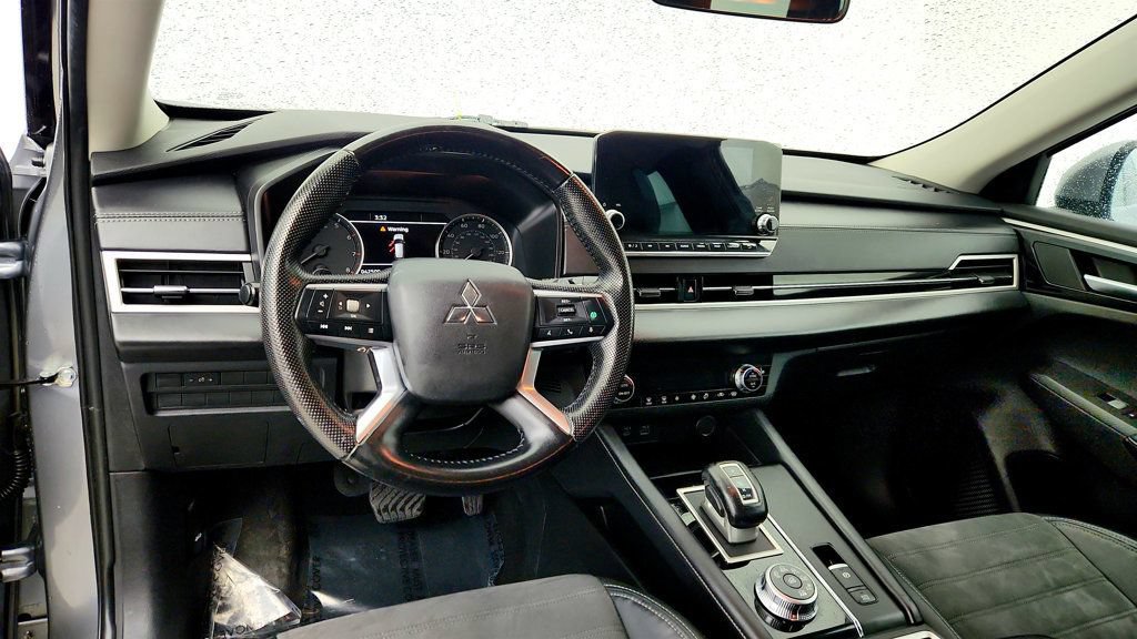 Used 2023 Mitsubishi Outlander SE AWD/4WD image 12