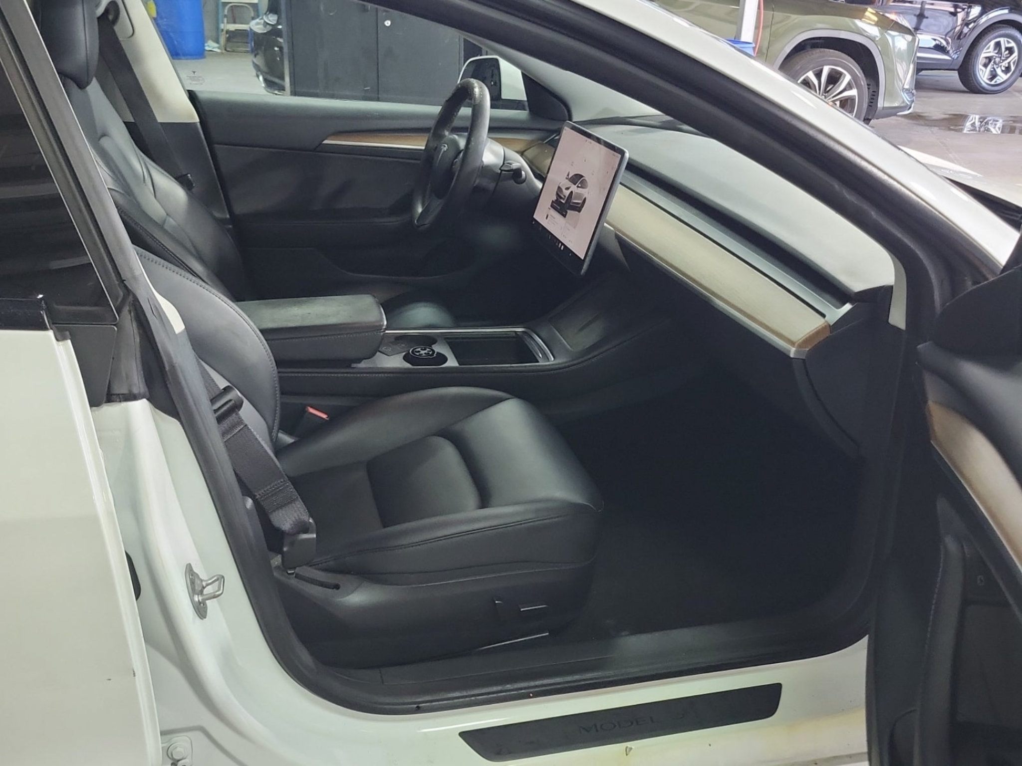 Used 2023 Tesla Model 3 Standard Range RWD image 3