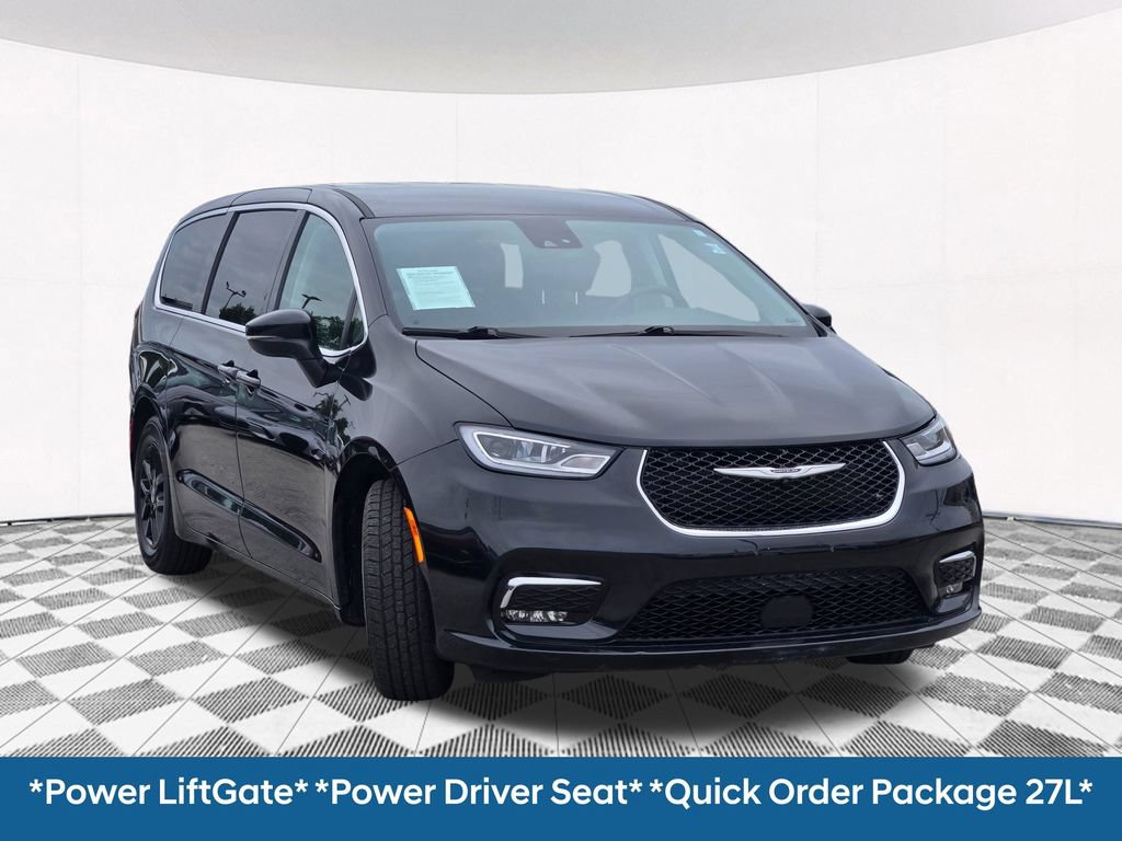 Used 2023 Chrysler Pacifica Touring-L FWD image 7