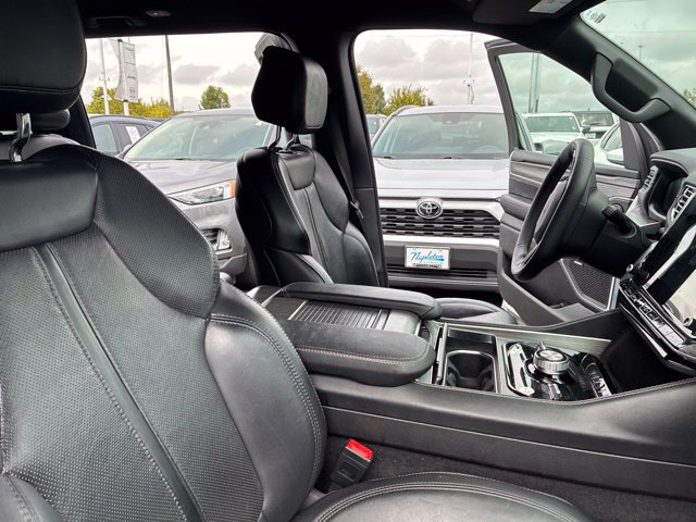 Used 2024 Jeep Wagoneer L Series III w/ Flexible Seating Group AWD/4WD image 33
