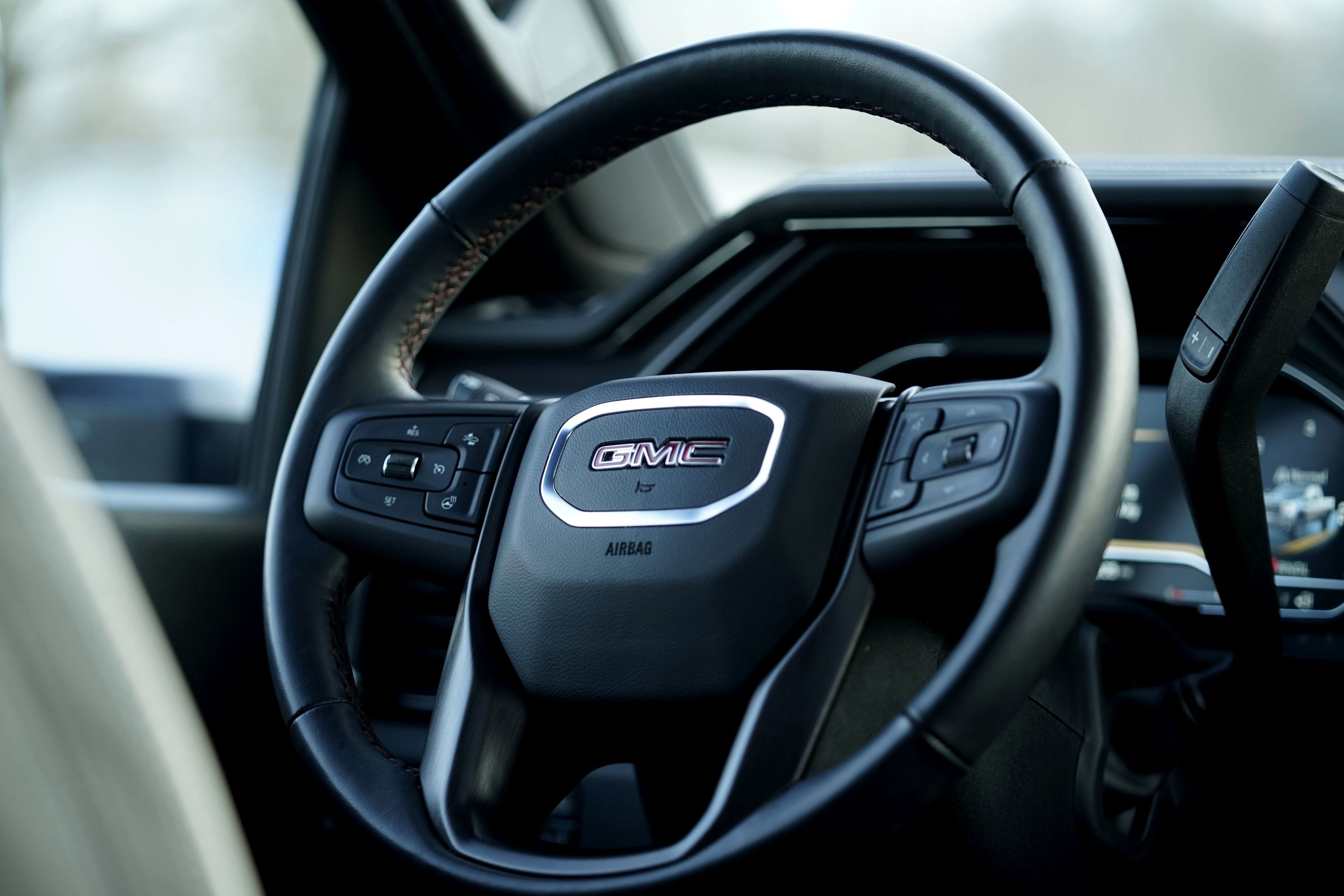 Used 2025 GMC Sierra 2500 AT4X image 14